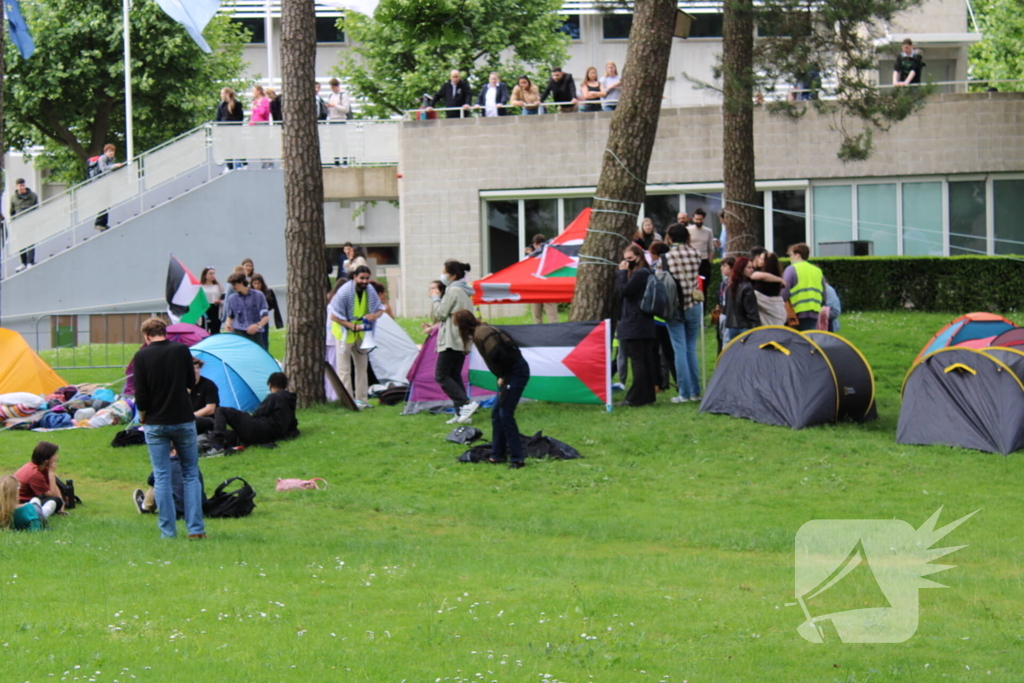 Studenten richten tentenkamp in tegen banden met Israël