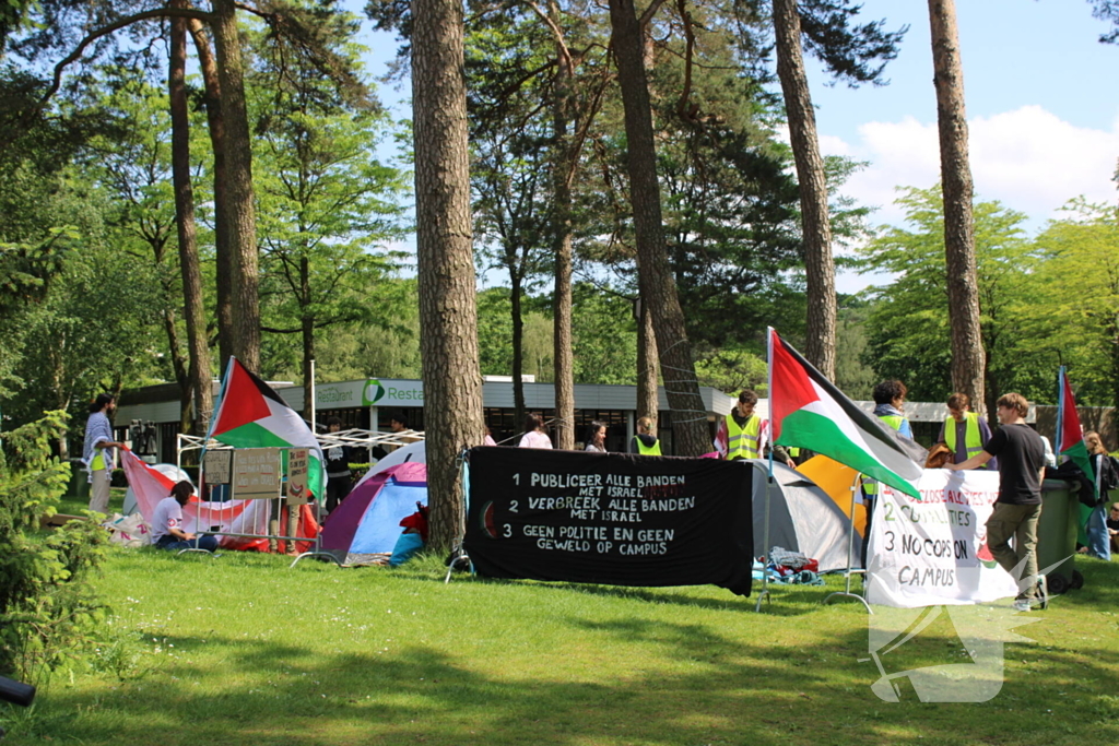 Studenten richten tentenkamp in tegen banden met Israël