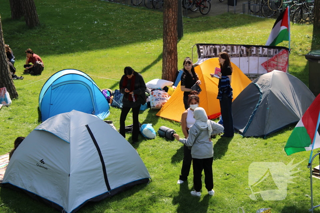 Studenten richten tentenkamp in tegen banden met Israël