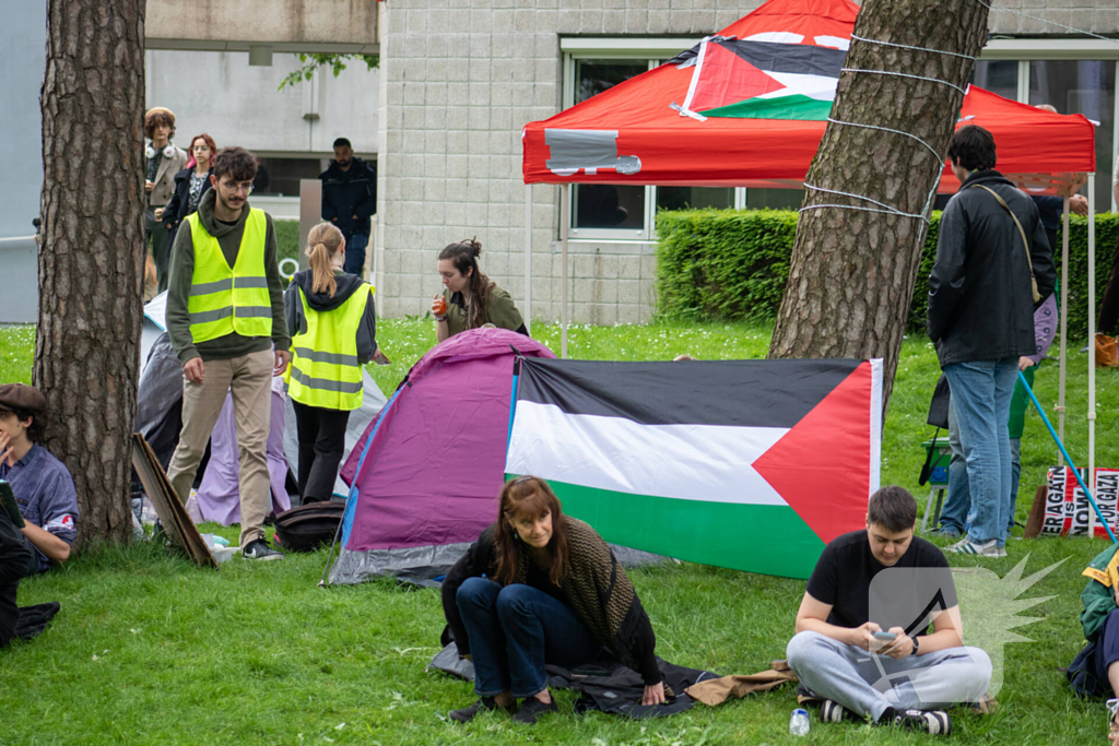 Studenten richten tentenkamp in tegen banden met Israël