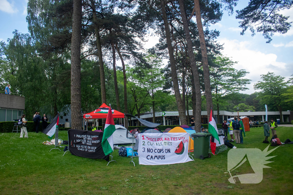 Studenten richten tentenkamp in tegen banden met Israël