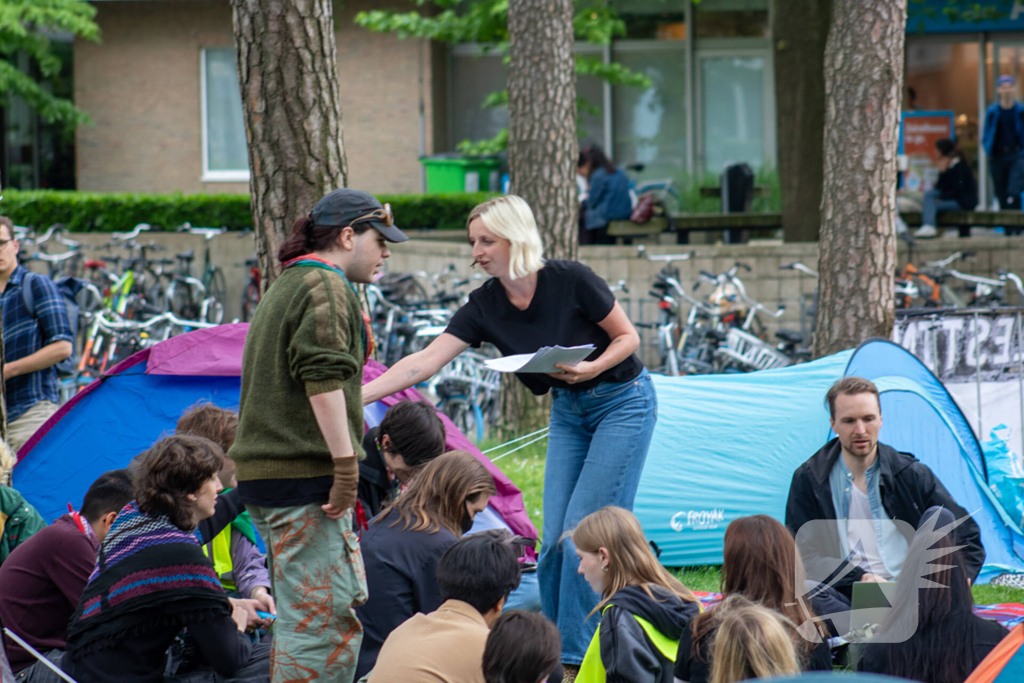 Studenten richten tentenkamp in tegen banden met Israël