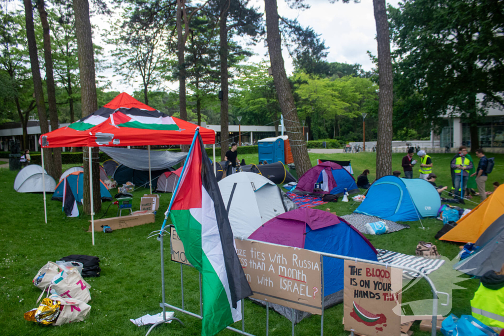 Studenten richten tentenkamp in tegen banden met Israël