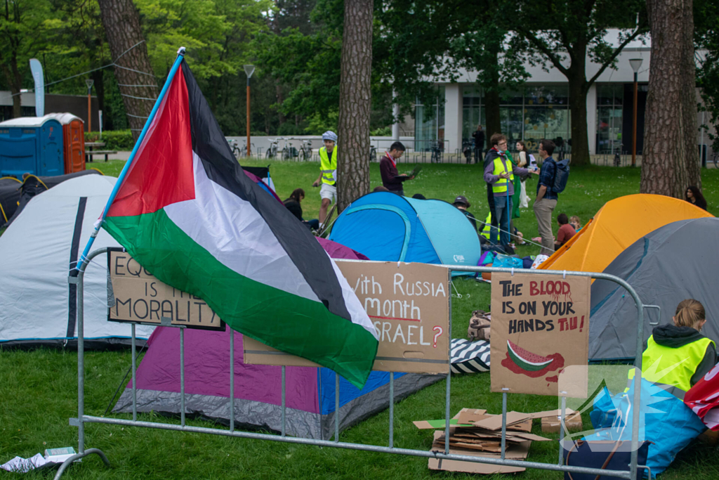 Studenten richten tentenkamp in tegen banden met Israël