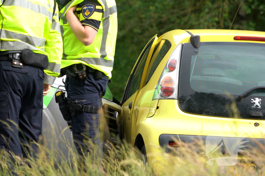 Vrachtwagens betrokken bij ongeval met auto en bestelbus