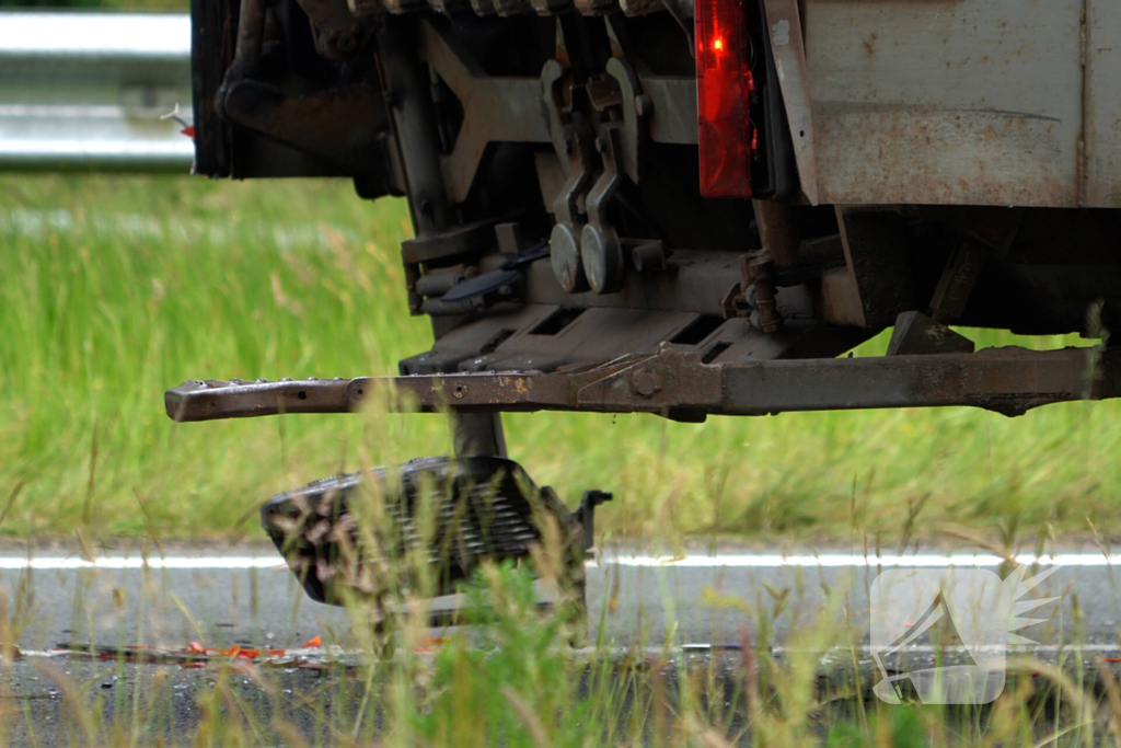 Vrachtwagens betrokken bij ongeval met auto en bestelbus