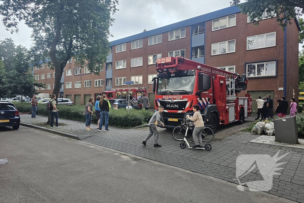 Brandweer weet flatbrand snel onder controle te krijgen