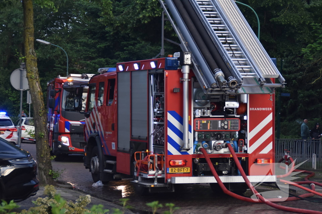 Gevel kinderdagverblijf zwart geblakerd na schuurband