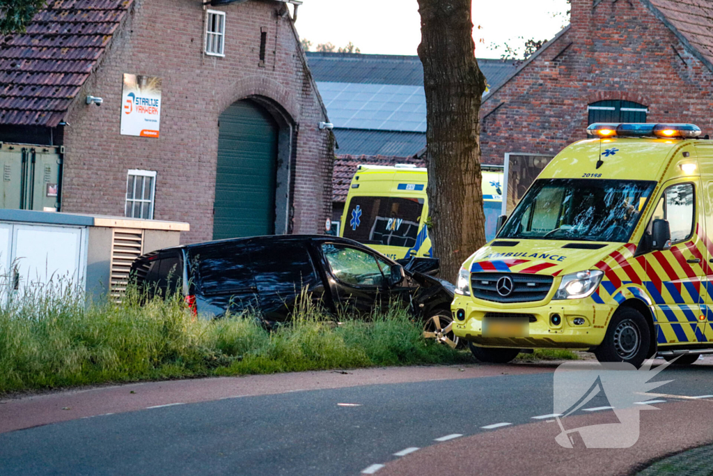 Bestuurder overleden bij enkelzijdige aanrijding