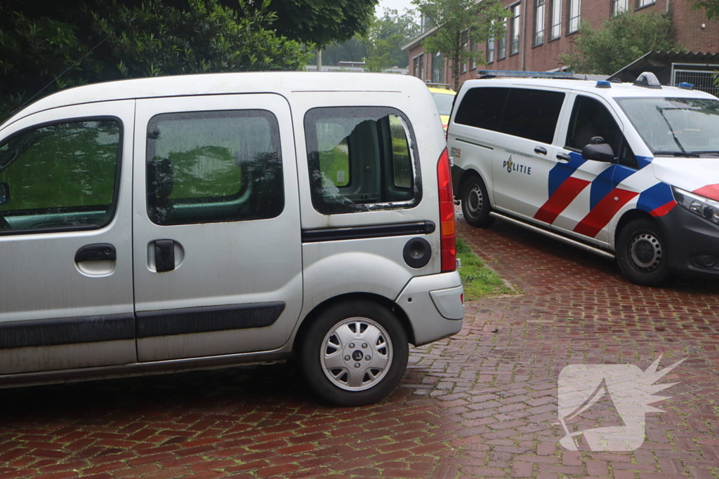 Fietser botst op uitparkerende auto