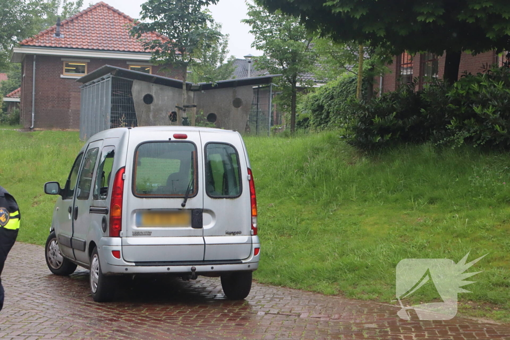 Fietser botst op uitparkerende auto