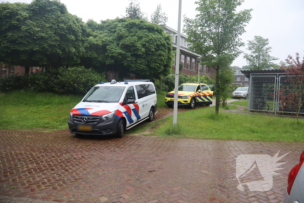 Fietser botst op uitparkerende auto