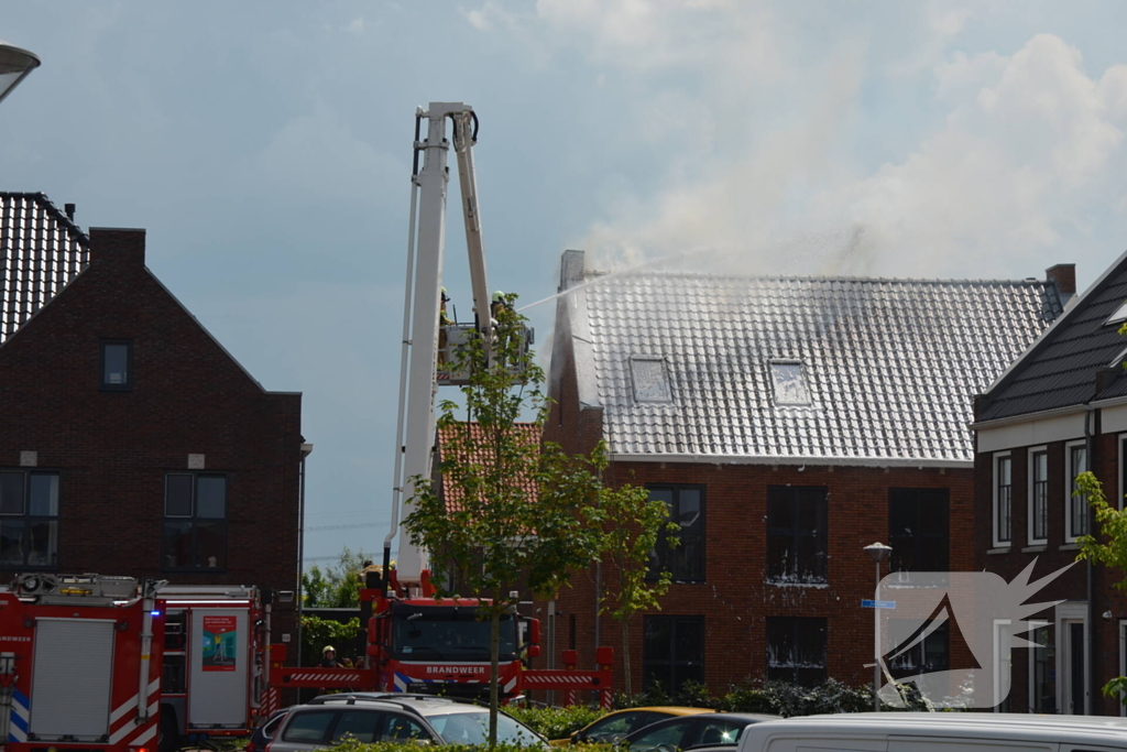 Flinke brand op dak van nieuwbouwwoning