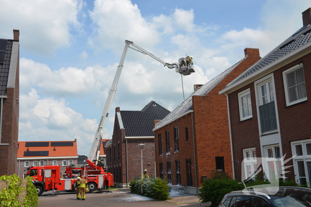 Flinke brand op dak van nieuwbouwwoning