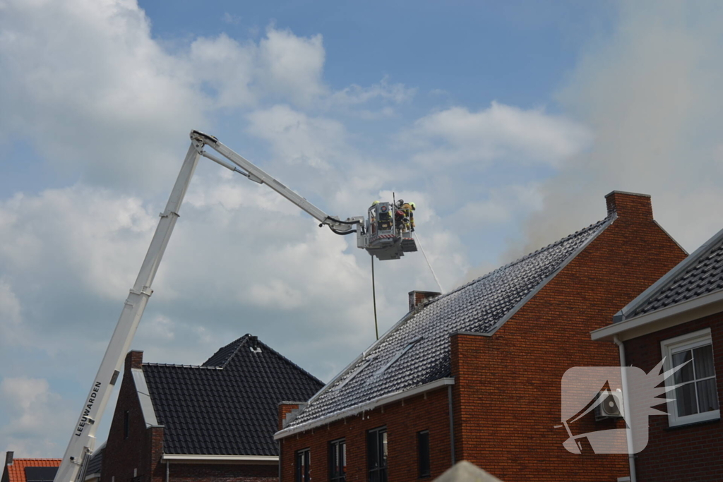 Flinke brand op dak van nieuwbouwwoning