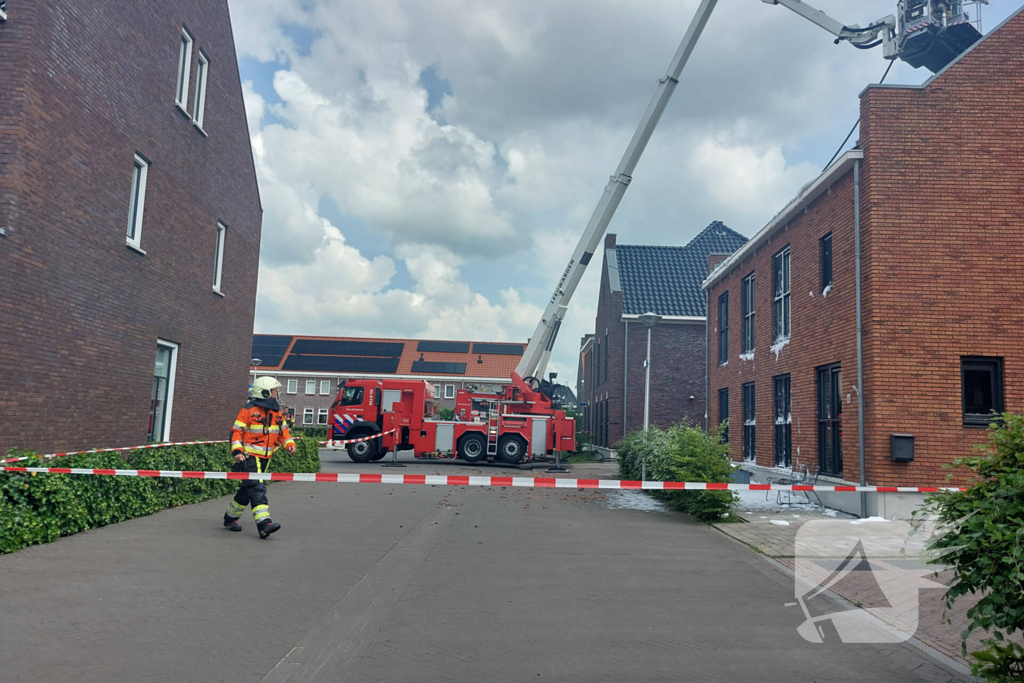 Flinke brand op dak van nieuwbouwwoning