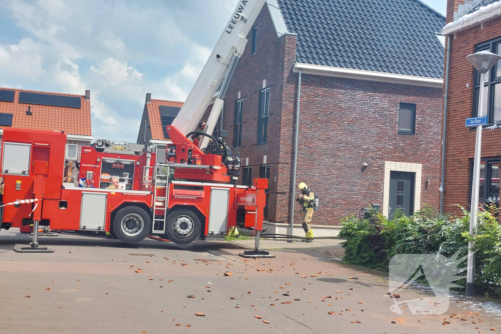 Flinke brand op dak van nieuwbouwwoning