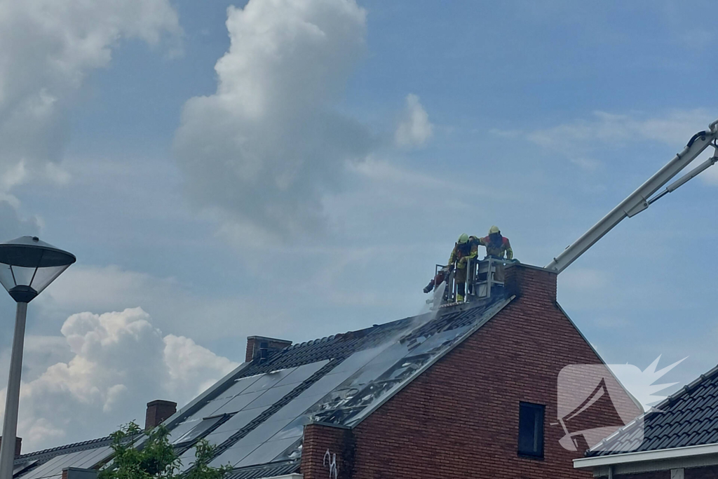 Flinke brand op dak van nieuwbouwwoning