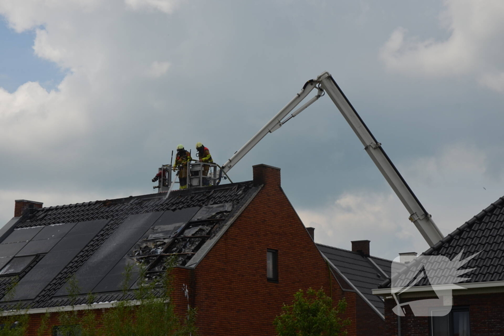 Flinke brand op dak van nieuwbouwwoning