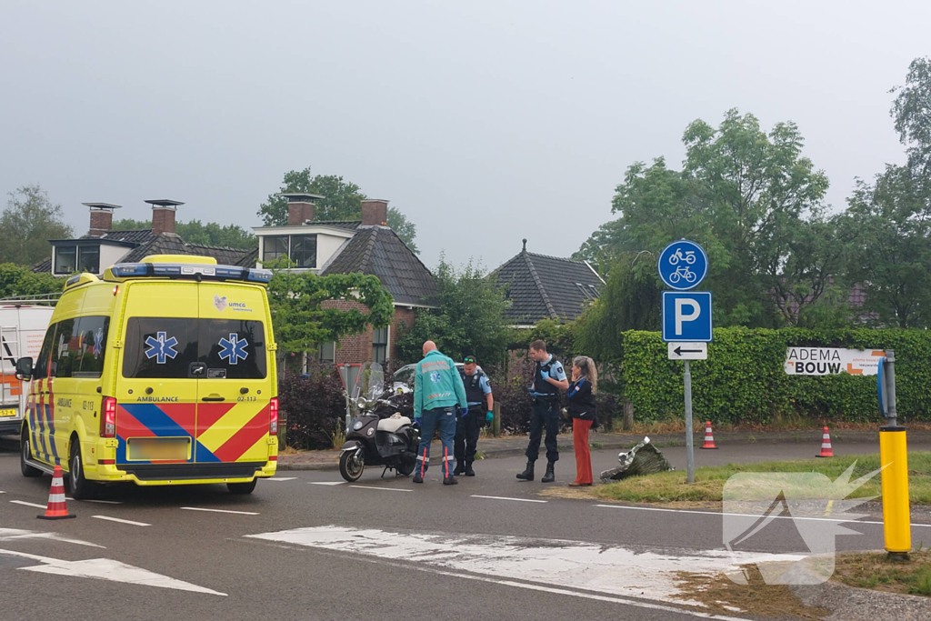 Scooterrijdster gaat onderuit en raakt gewond