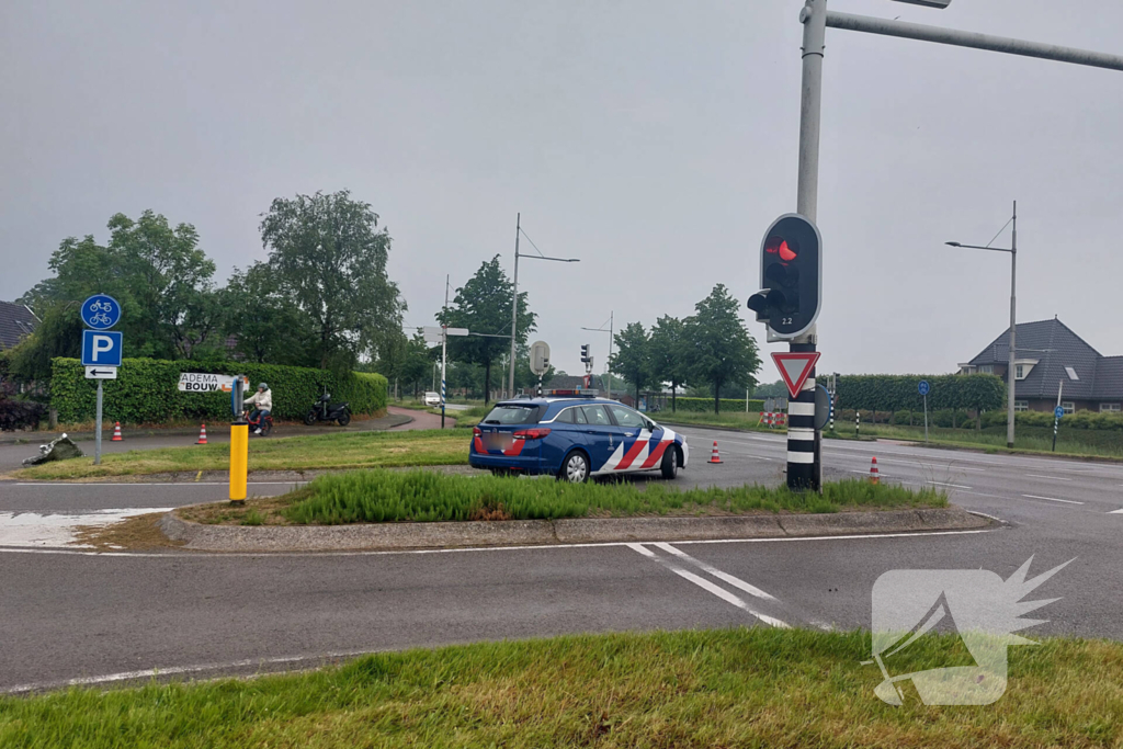 Scooterrijdster gaat onderuit en raakt gewond