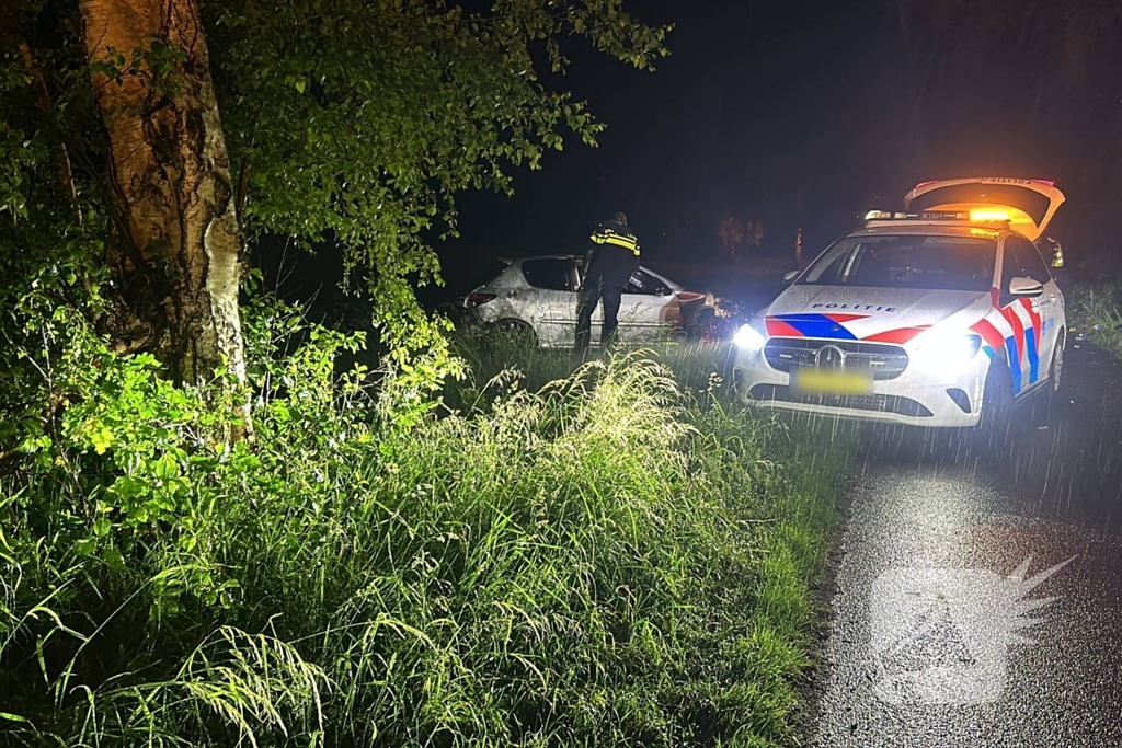 Auto zwaar beschadigd na crash tijdens achtervolging