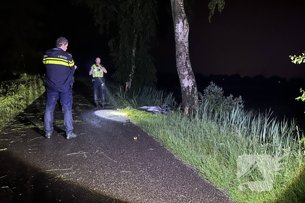 Auto zwaar beschadigd na crash tijdens achtervolging