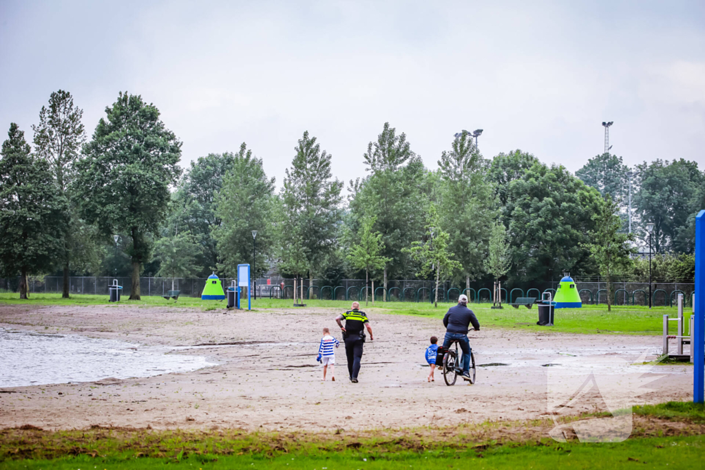 Vermiste kinderen teruggevonden op het strand