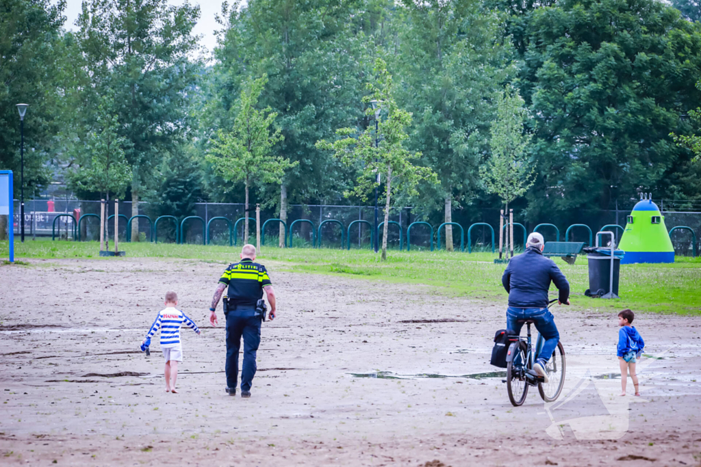 Vermiste kinderen teruggevonden op het strand