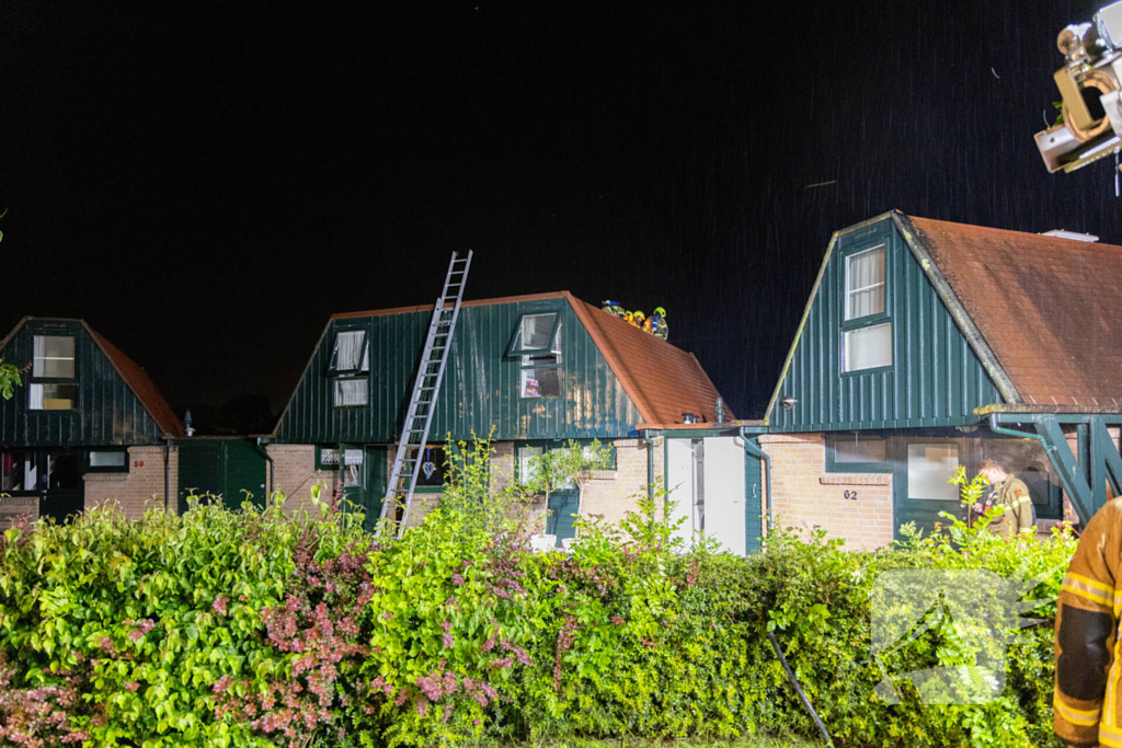 Veel brandschade aan vakantiewoning door overslag vanuit vuurkorf