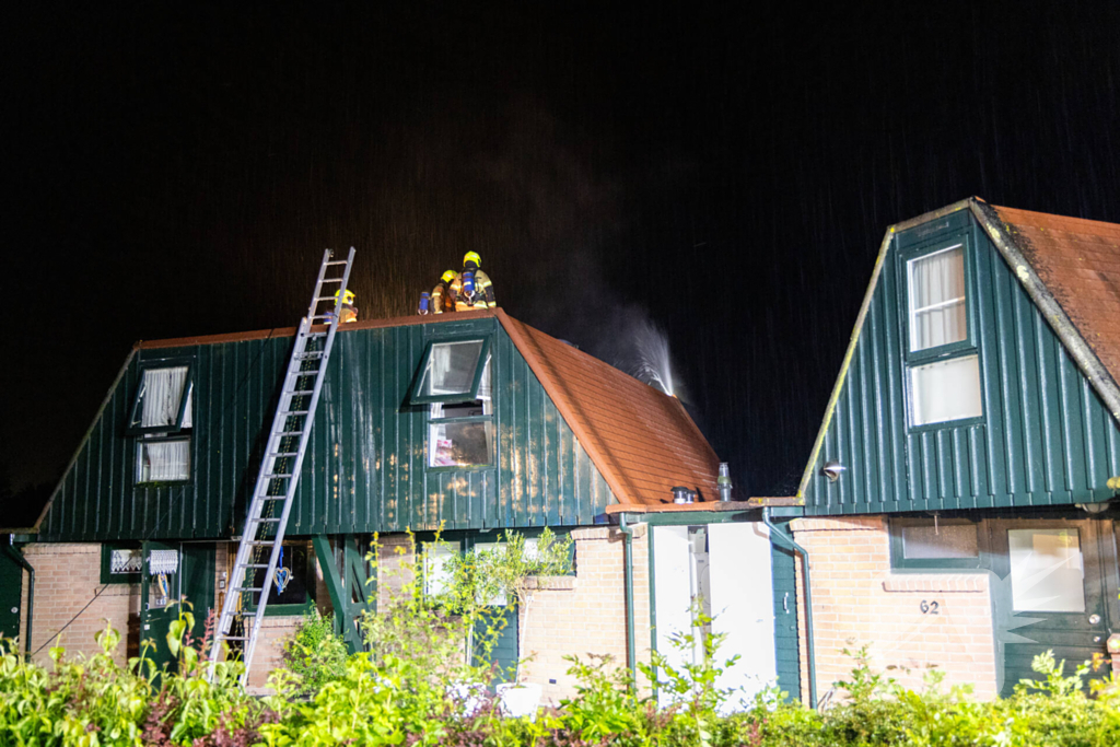 Veel brandschade aan vakantiewoning door overslag vanuit vuurkorf