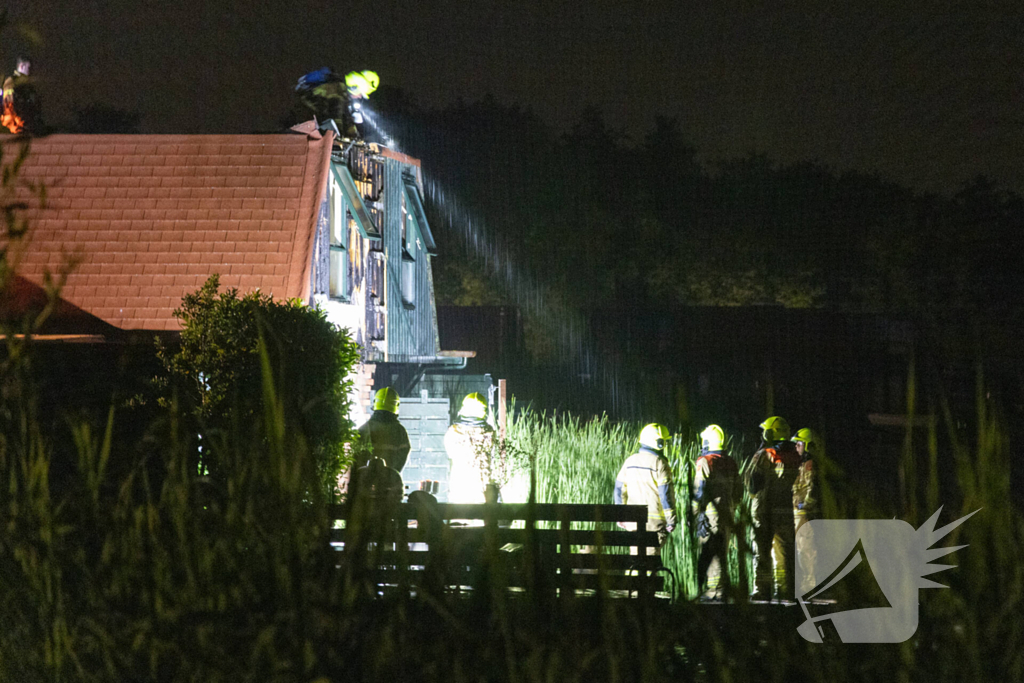 Veel brandschade aan vakantiewoning door overslag vanuit vuurkorf