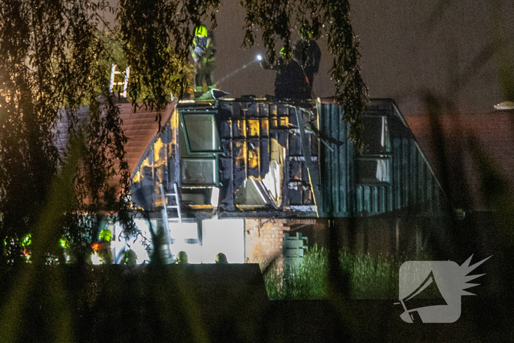 Veel brandschade aan vakantiewoning door overslag vanuit vuurkorf