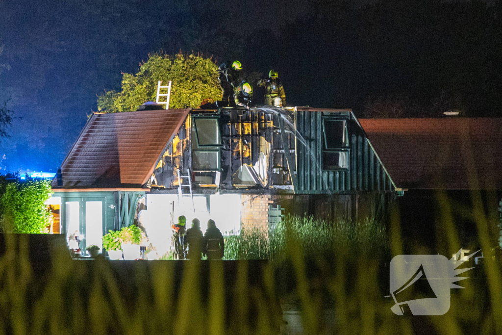 Veel brandschade aan vakantiewoning door overslag vanuit vuurkorf