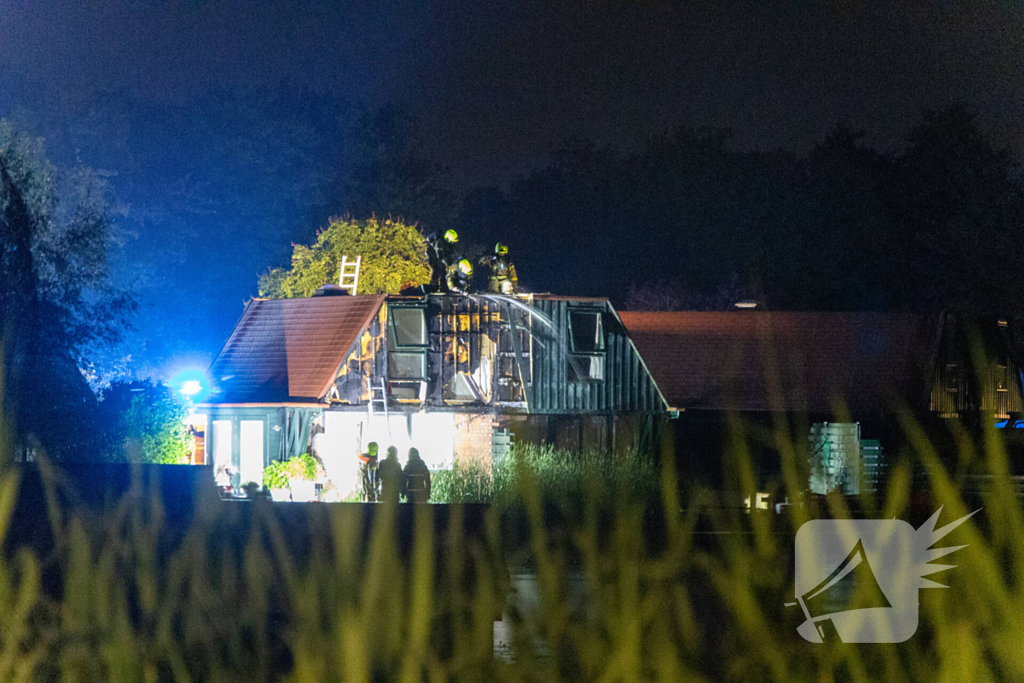 Veel brandschade aan vakantiewoning door overslag vanuit vuurkorf