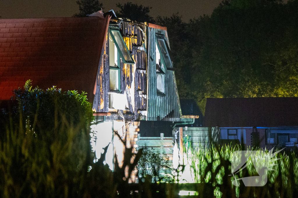 Veel brandschade aan vakantiewoning door overslag vanuit vuurkorf