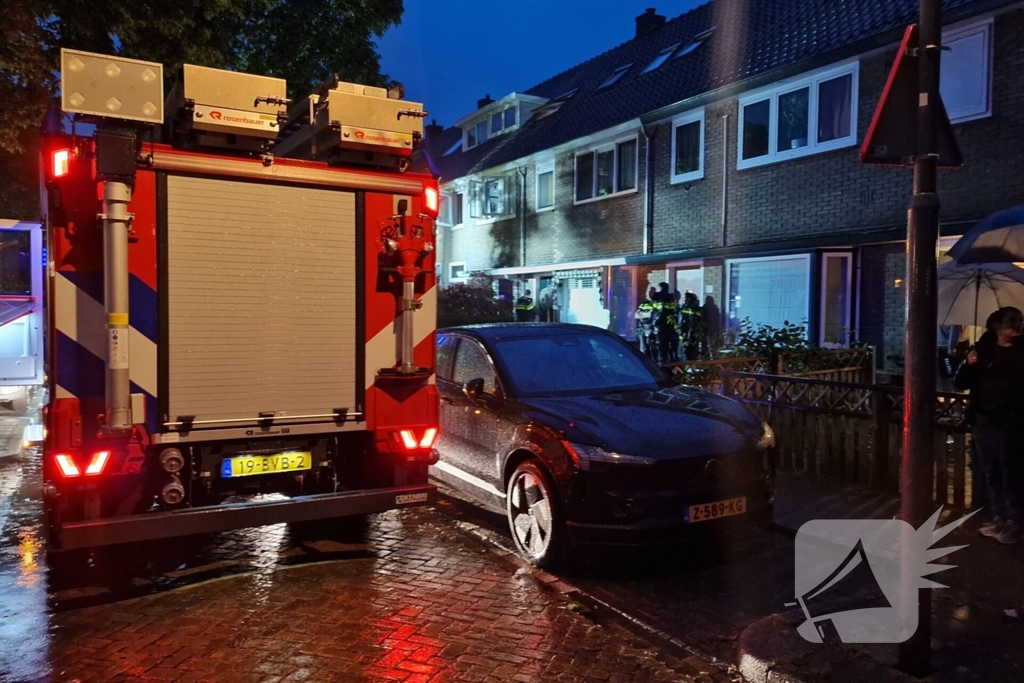 Drie gewonden bij woningbrand