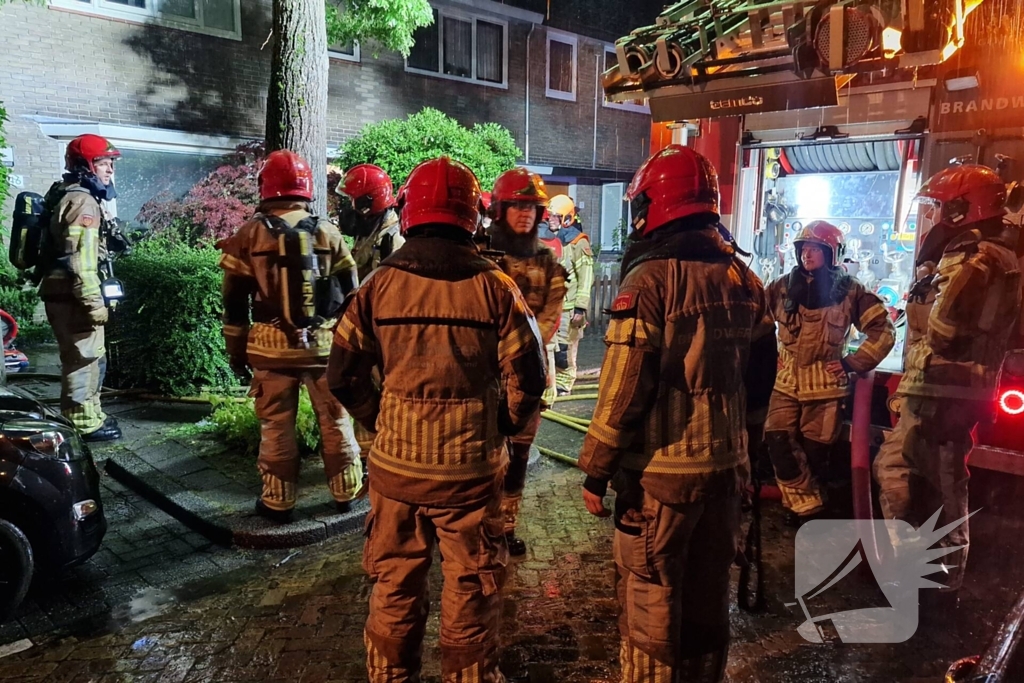 Drie gewonden bij woningbrand