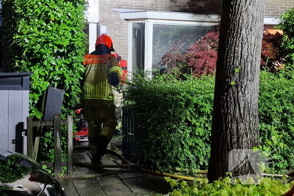 Drie gewonden bij woningbrand