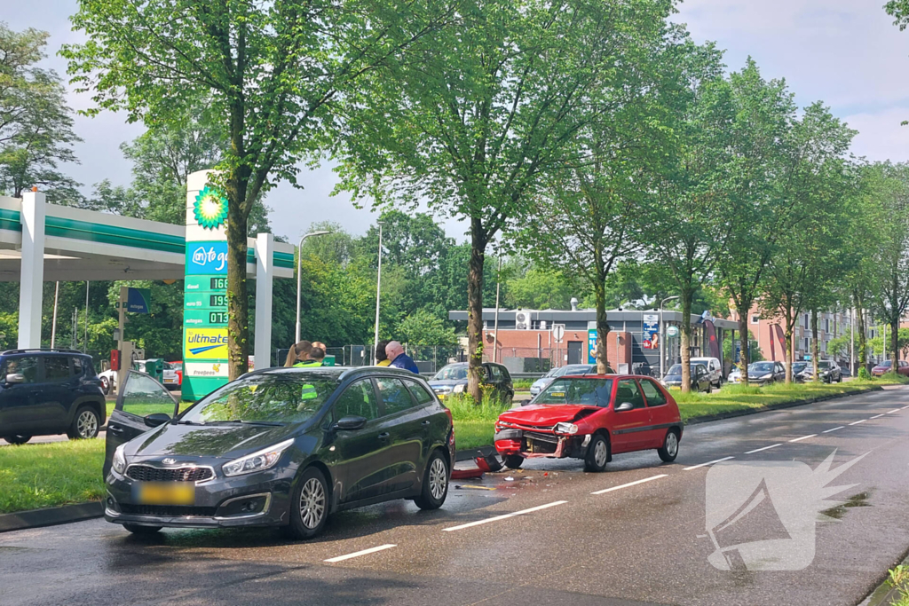 Flinke schade na botsing tussen auto's