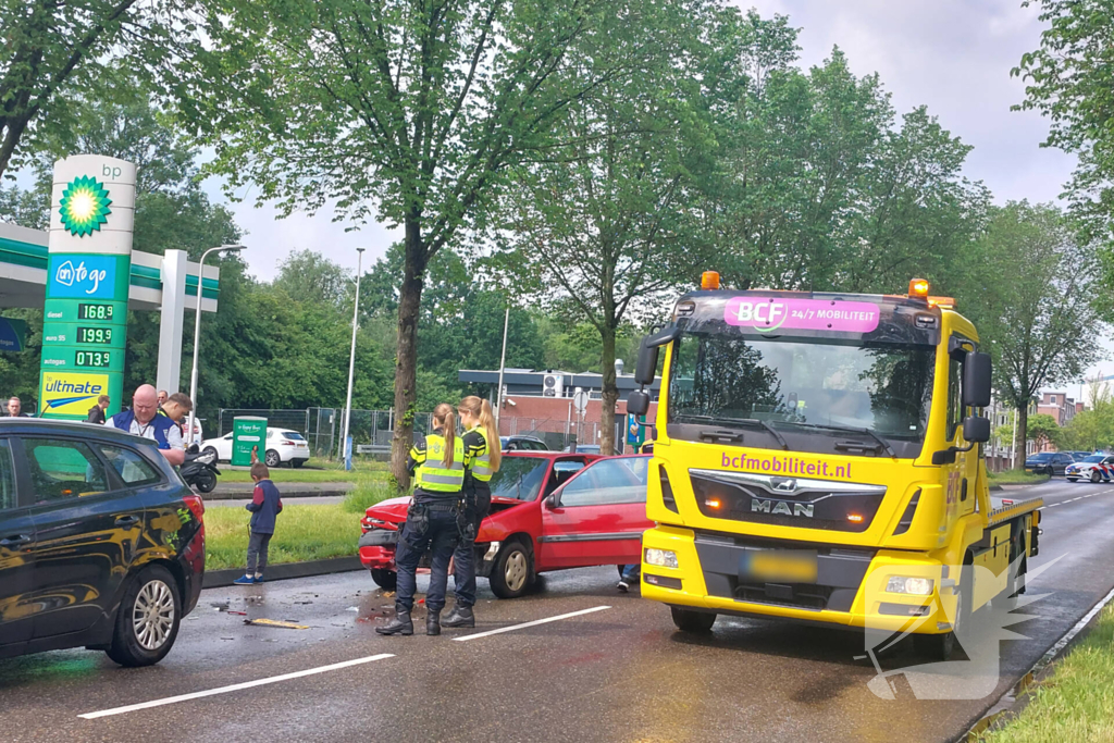 Flinke schade na botsing tussen auto's