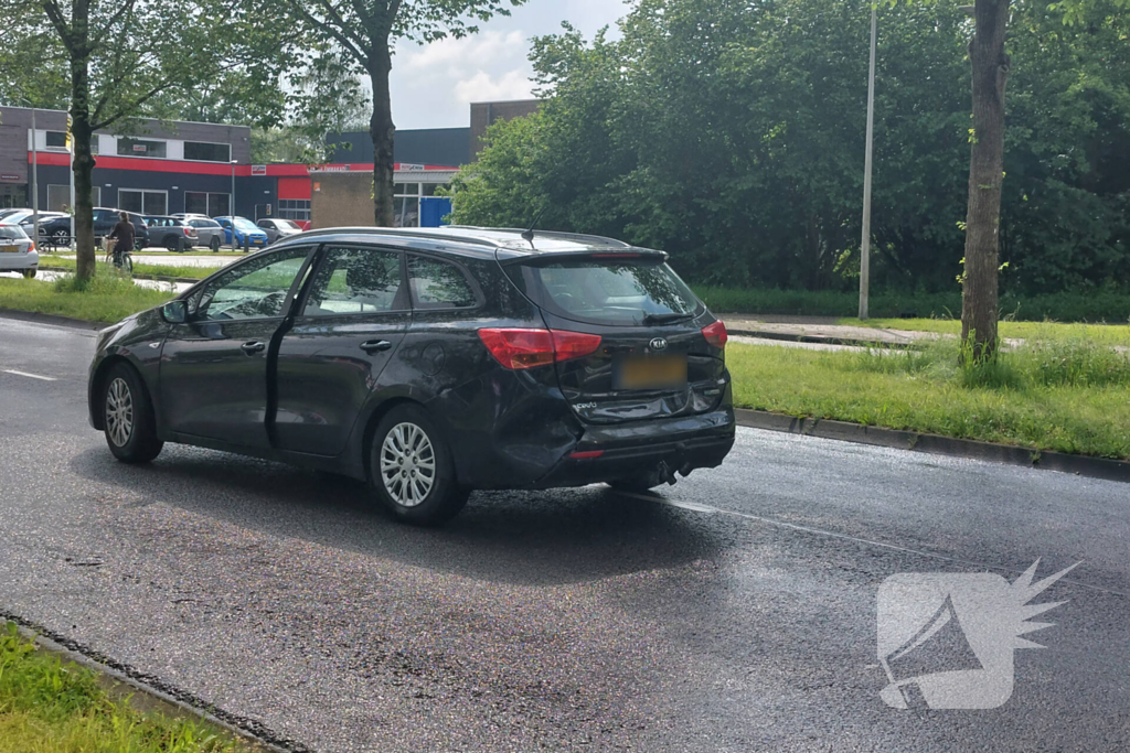 Flinke schade na botsing tussen auto's