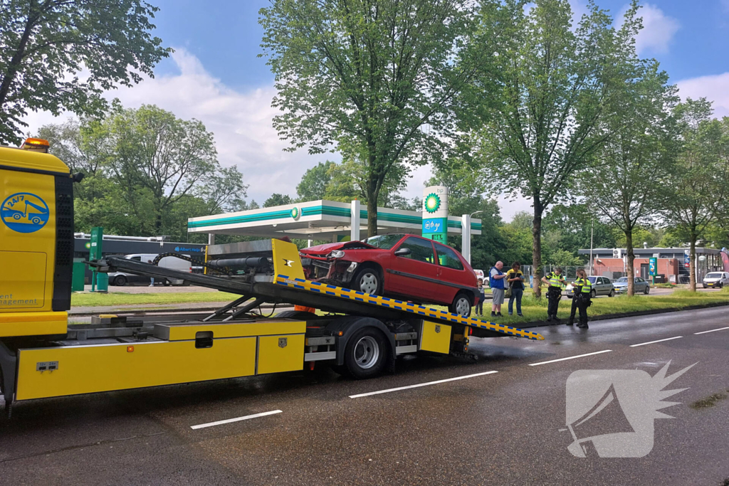 Flinke schade na botsing tussen auto's