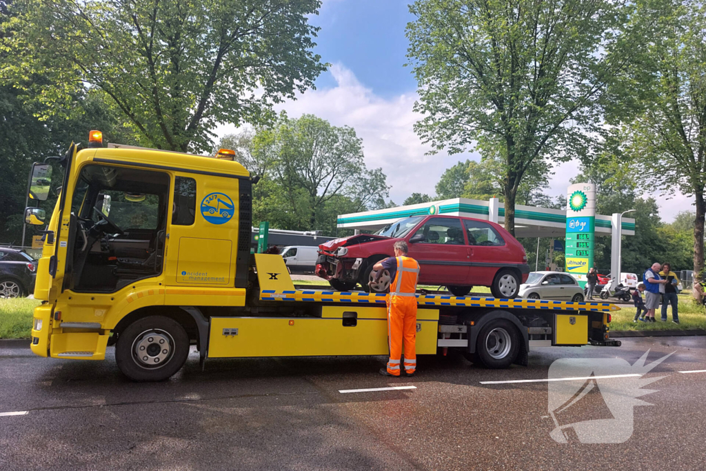 Flinke schade na botsing tussen auto's