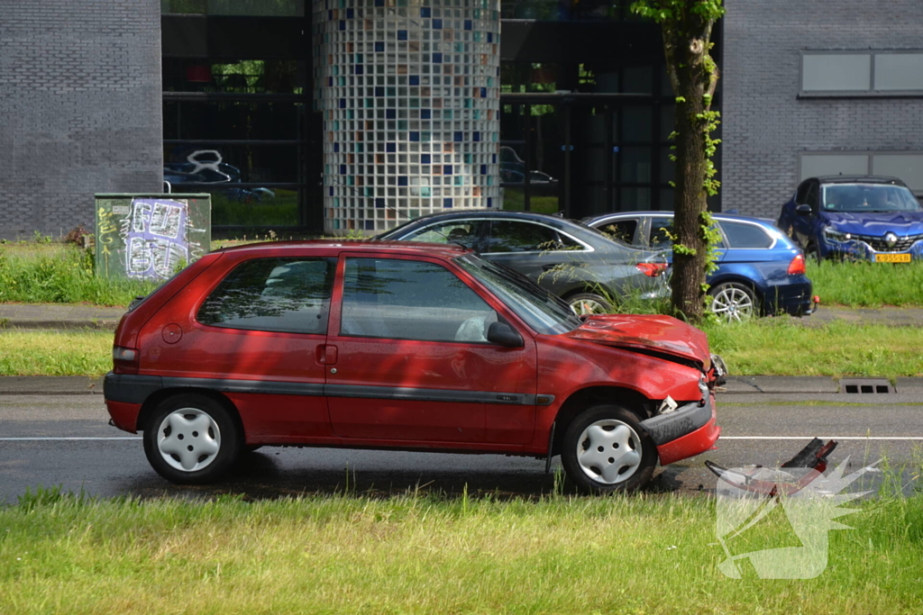 Flinke schade na botsing tussen auto's