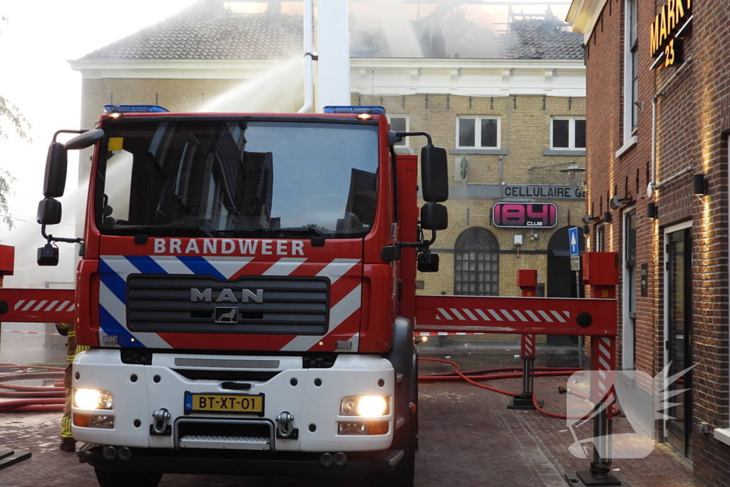 Grote brand in uitgaansgelegenheid