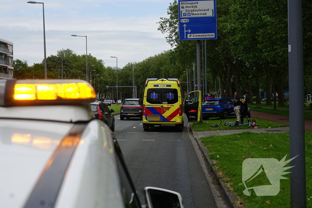 Kind op loopfiets aangereden door automobilist