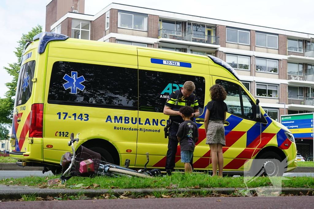 Kind op loopfiets aangereden door automobilist