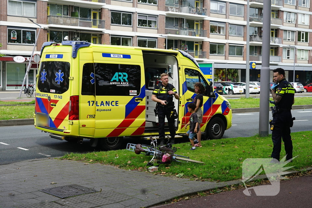 Kind op loopfiets aangereden door automobilist