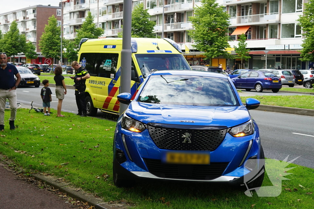 Kind op loopfiets aangereden door automobilist